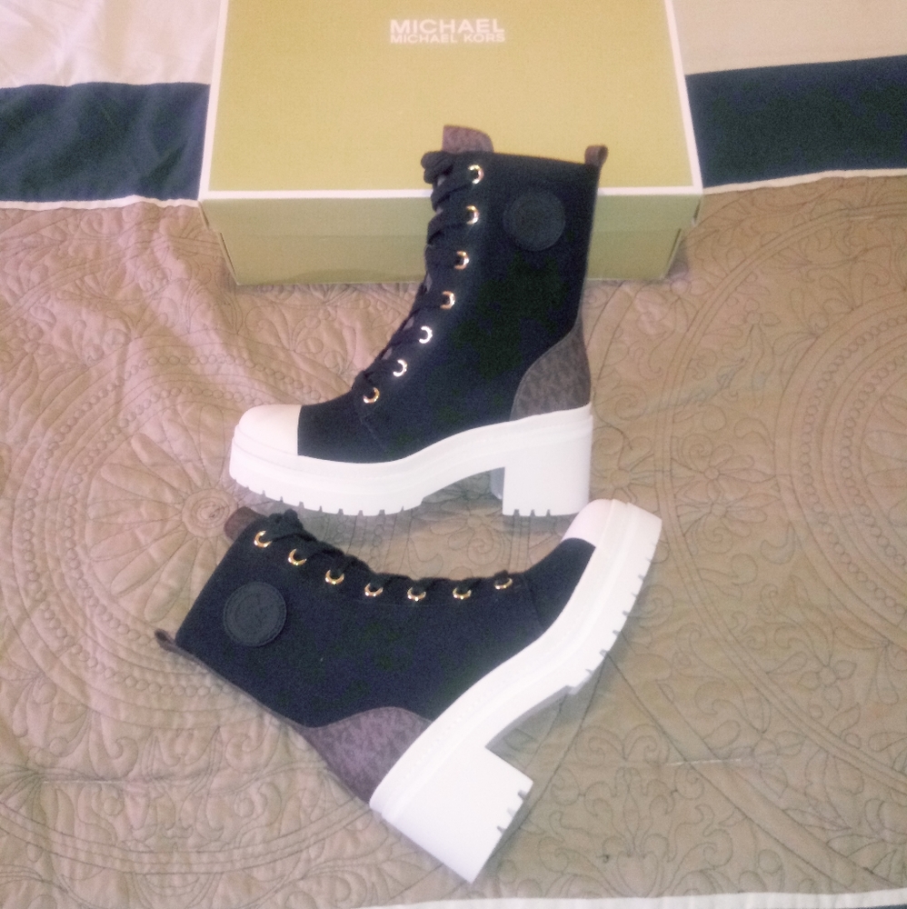 Michael Kors Corey Bootie - Picture 5 of 11